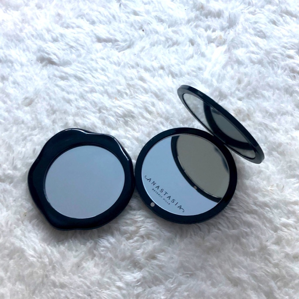 Lot of 2 pockets mirrors ABH and Kat Von D.